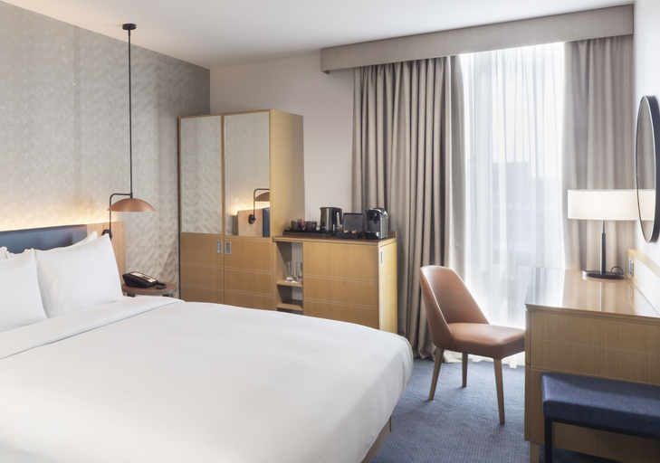 Bedroom 2, Hilton Garden Inn Bristol City Centre, Bristol