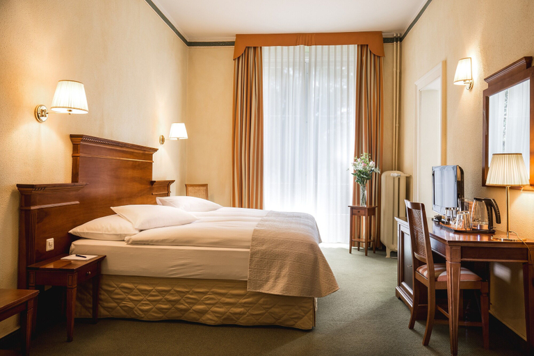 Bedroom 4, Hotel Reine Victoria, Maloja