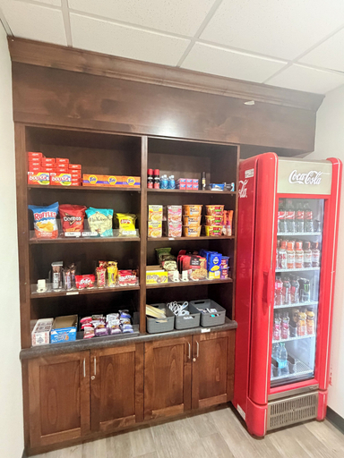 Food & Drinks 5, Black Gold Suites Stanley, Mountrail