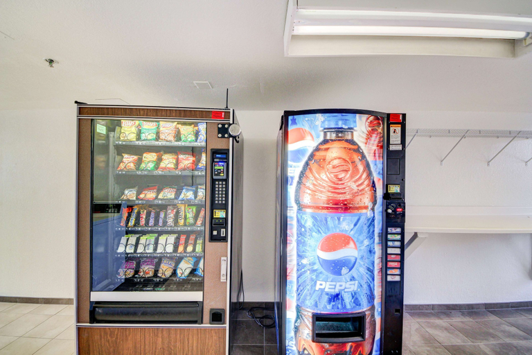 Food & Drinks, Studio 6 Midwest City, OK - Oklahoma City, Oklahoma
