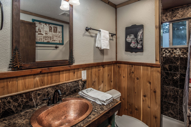 Bathroom 4, Knott Inn by Ruidoso Vacation Rentals, Lincoln
