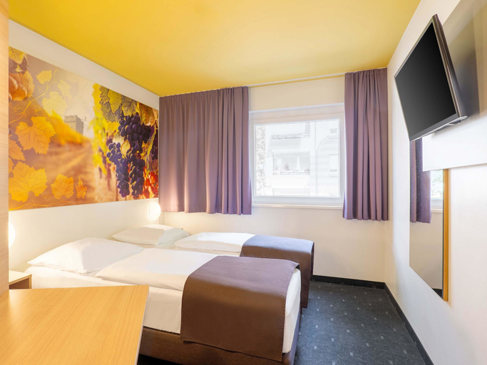 Bedroom 4, B&B Hotel Heilbronn, Heilbronn