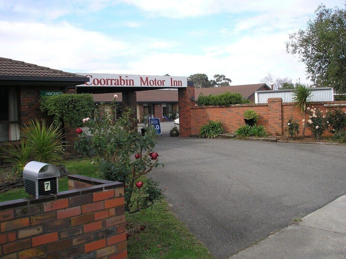 Exterior & Views 2, The Coorrabin Inn, N. Grampians  - Stawell