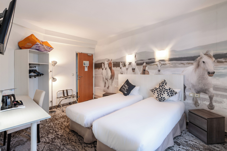 Bedroom 3, Logis Hotel des Ducs, Orne