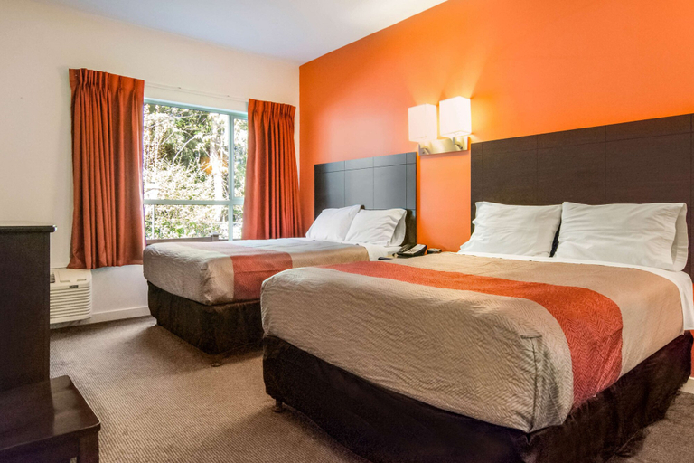 Bedroom 4, Motel 6 Surrey, BC, Greater Vancouver