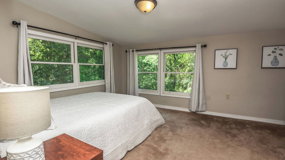 Bedroom 4, Hickory Nut Hideaway by Avantstay Mountain Views, Henderson