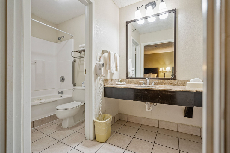 Bathroom, Coratel Suites, Sedgwick