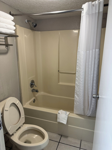 Bathroom 4, Quality Inn Crystal River, Citrus
