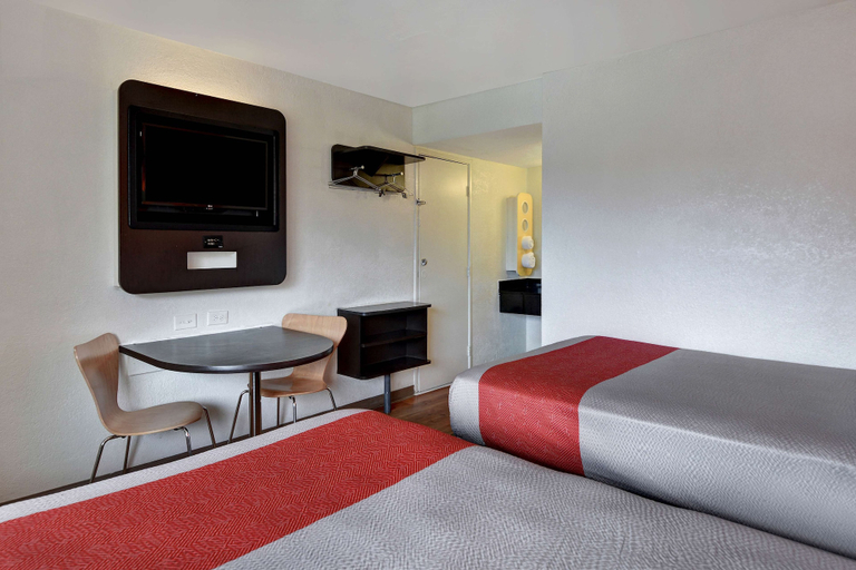 Bedroom 4, Motel 6 Dania Beach, Broward