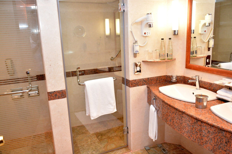 Bathroom 5, Kampala Serena Hotel, Kampala