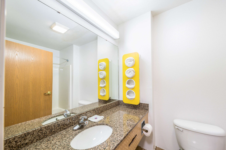 Bathroom 5, Motel 6 Decatur, TX, Wise