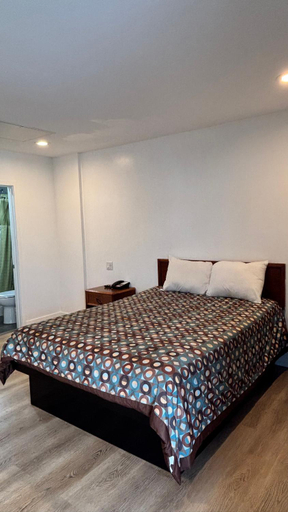 Bedroom 1, Budget inn Whittier, Los Angeles