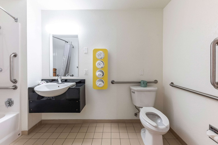 Bathroom 4, Motel 6 North Richland Hills, TX, Tarrant