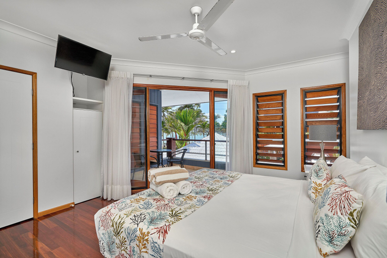 Bedroom 3, Reeflections Beachfront Holiday House, Cairns