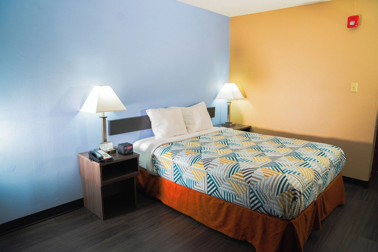 Bedroom 4, Motel 6 Litchfield, IL, Montgomery