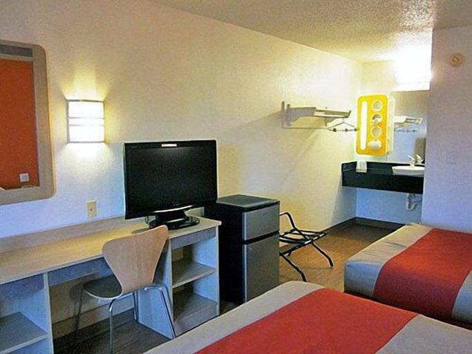 Bedroom 3, Motel 6 Albuquerque, NM - Northeast, Bernalillo