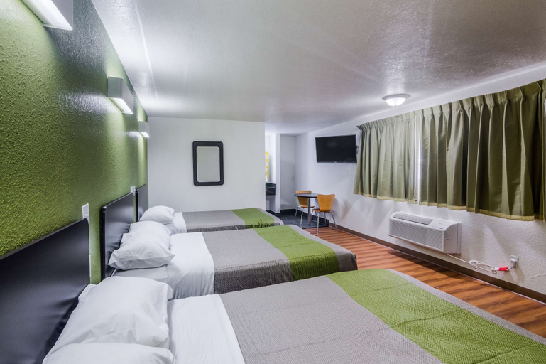 Bedroom 3, Motel 6 Childress, TX, Childress