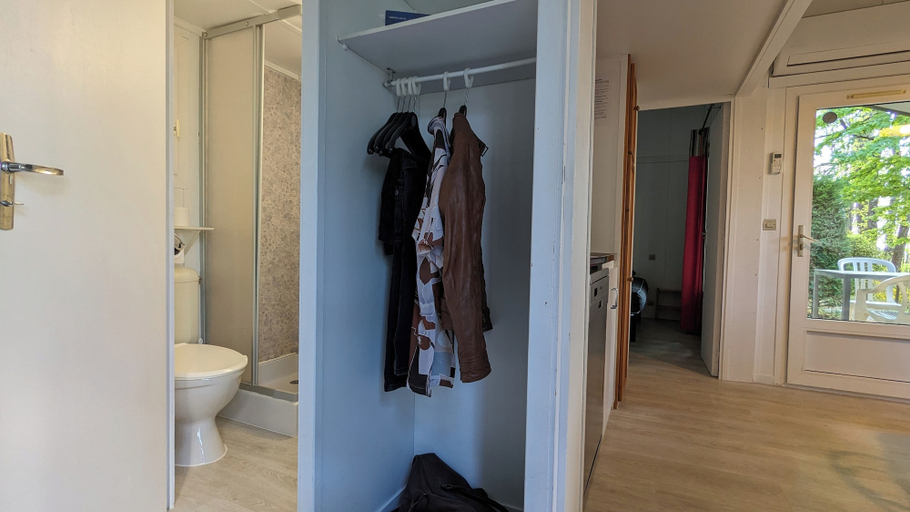 Bathroom 4, Village & Spa les Ventoulines, Dordogne