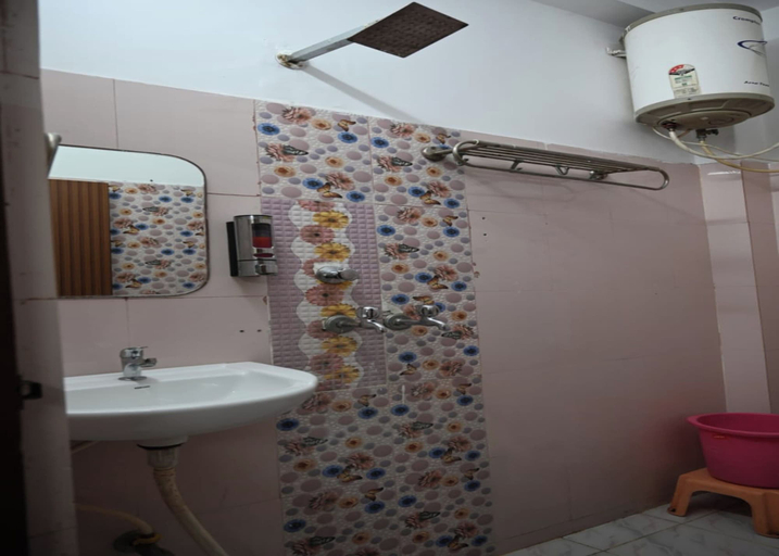 Bathroom 4, Hotel Aparajita, Varanasi