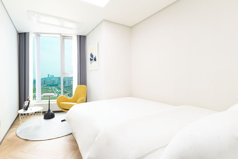 Bedroom 3, Brown Suites Busan, Dong