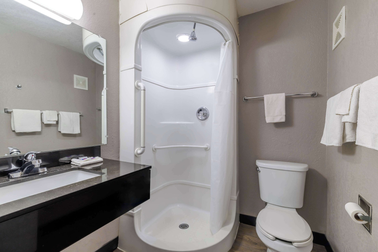 Bathroom 3, Motel 6 Elizabethtown, KY, Hardin