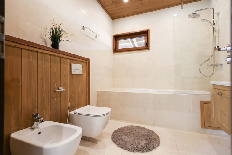 Bathroom 5, Pirin Golf & Country Club Apartment Complex, Razlog