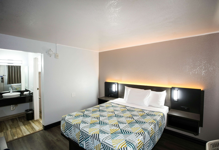 Bedroom 2, Motel 6 Sacramento, CA - Central, Sacramento