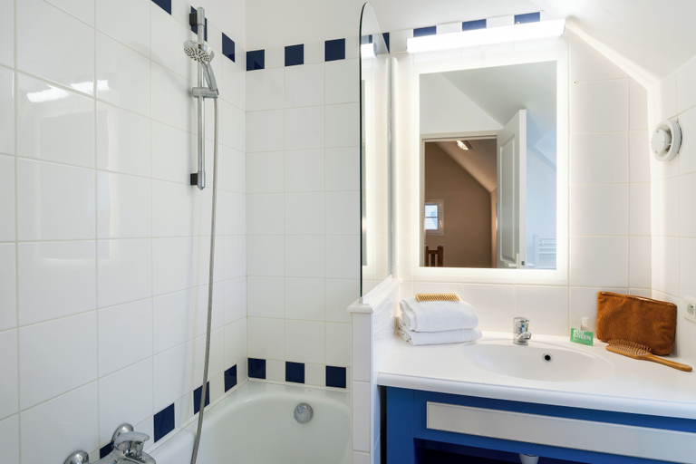 Bathroom 5, Résidence Pierre & Vacances Cap Marine, Finistère