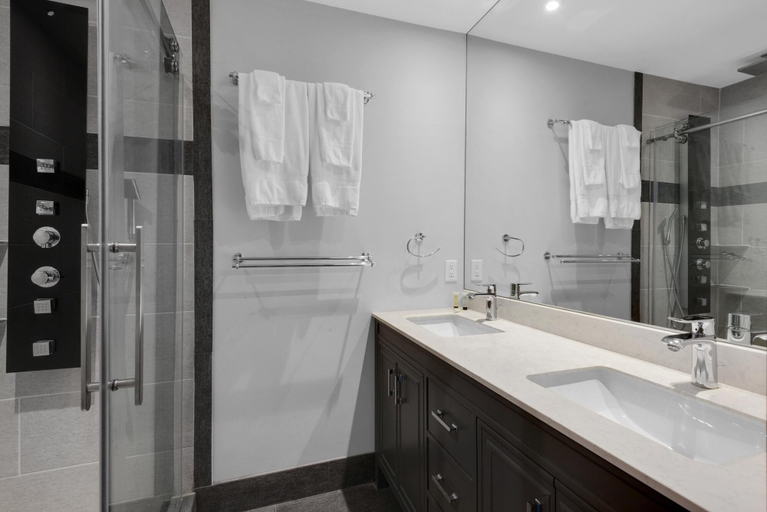 Bathroom 3, Klaus House 2, Bay