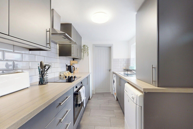 Others 5, City Centre-uni Cottage - Ideal Location, Sunderland