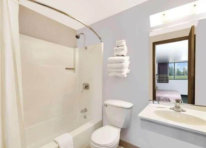 Bathroom 4, Fairbridge Inn And Suites, Lawrence