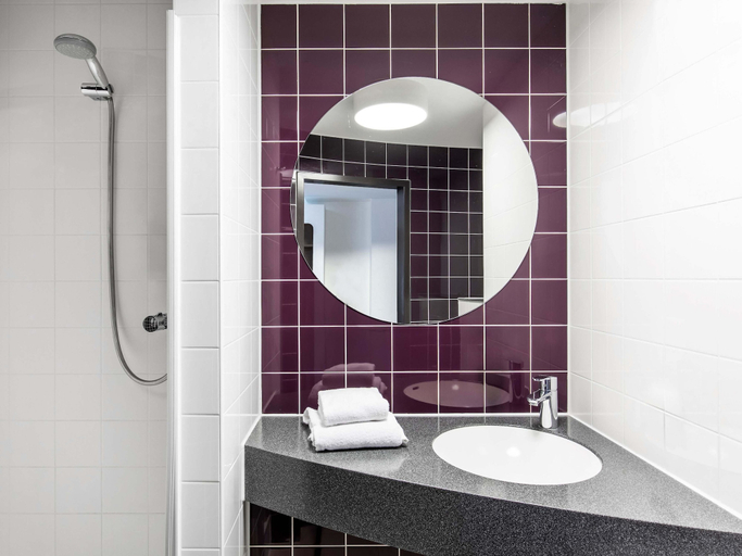Bathroom 5, B&B Hotel Lüneburg, Lüneburg