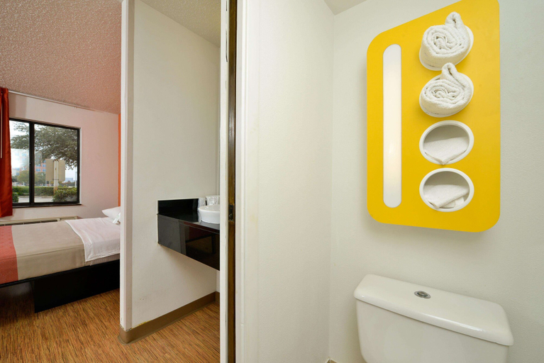 Bathroom 4, Motel 6 Plano, TX - West - Frisco, Collin