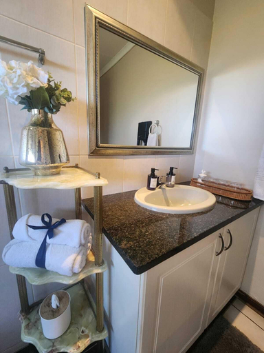 Bathroom 5, Hillton Manor Guest House, Uthungulu