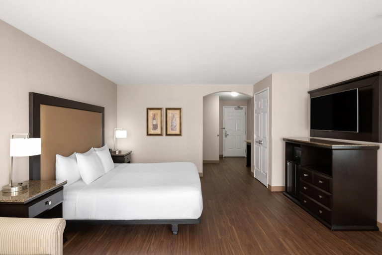 Bedroom 3, La Quinta Inn & Suites by Wyndham Paso Robles, San Luis Obispo