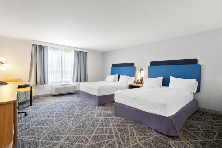 Bedroom 3, Hampton Inn & Suites New Castle, Lawrence