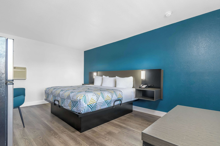 Bedroom 2, Studio 6 Suites Madera, California - Yosemite, Madera
