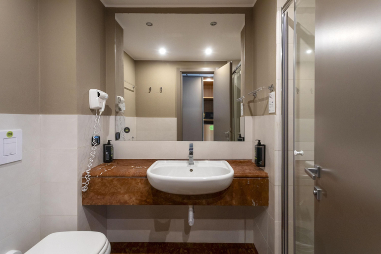 Bathroom 4, B&B Hotel Trapani Crystal, Trapani