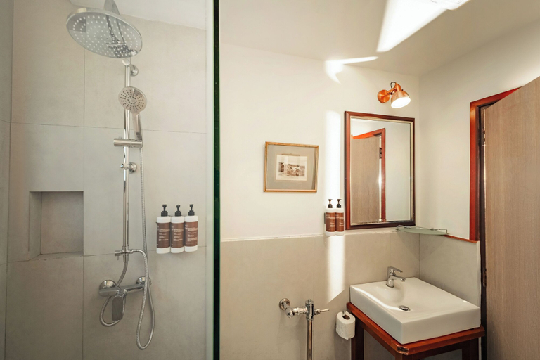 Bathroom 4, Issara Boutique Winery Hotel, Muak Lek