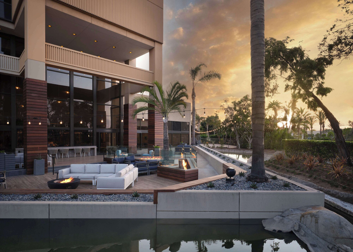 Sport & Beauty 5, Hotel Fera Anaheim, a DoubleTree by Hilton, Orange