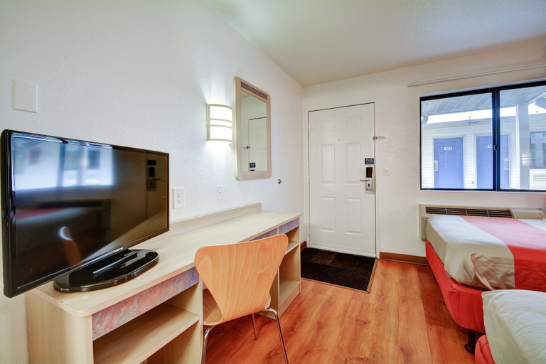 Bedroom 3, Motel 6 Southington, CT - Hartford, Hartford