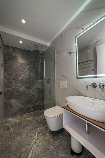 Bathroom 5, Lluka Sea Side, Sarandës