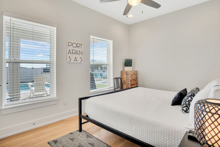 Bedroom 3, The White House by Silver Sands Vacation Rentals, Nueces