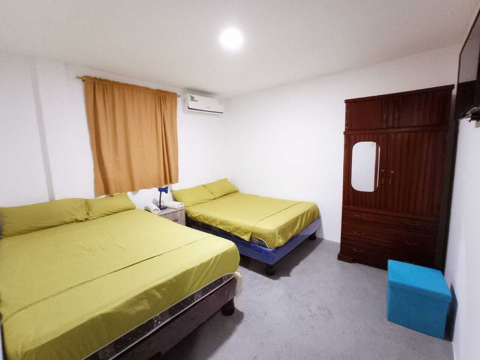 Bedroom 5, Hostal El Naufrago, Manta