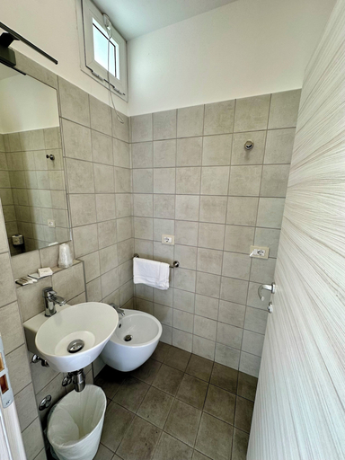 Bathroom 4, Hotel Napoleon, Rimini