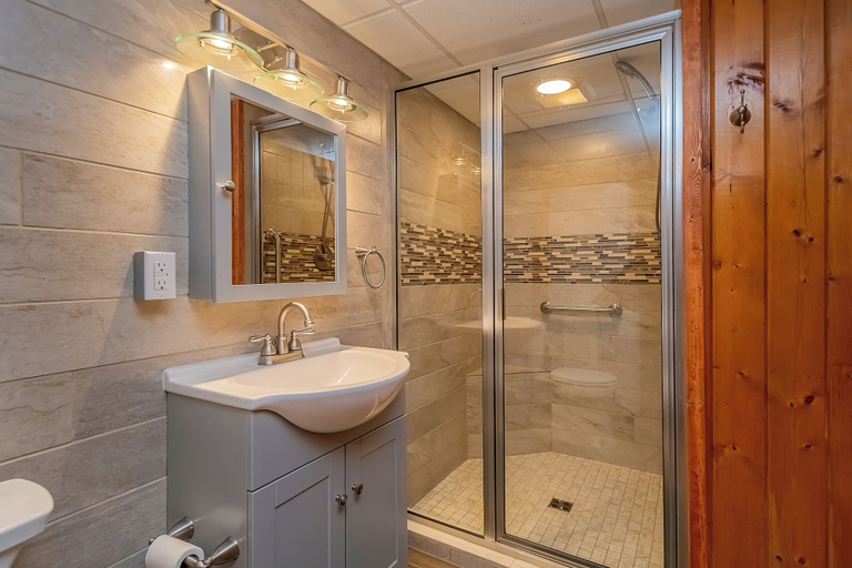 Bathroom 3, Ski Shore, Garrett