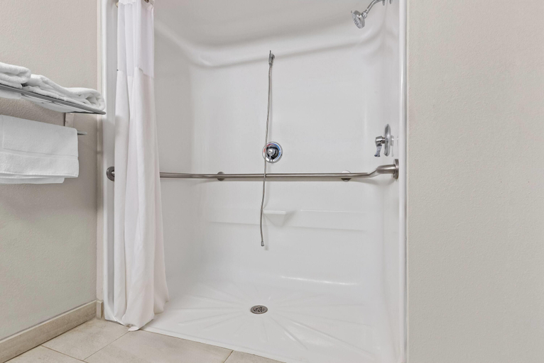 Bathroom 4, Days Inn by Wyndham Saint Pauls, Robeson