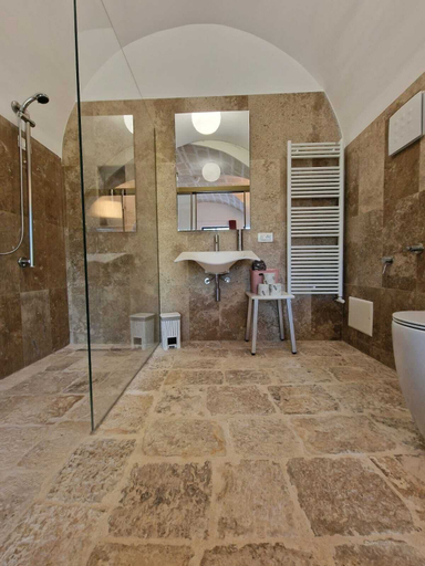 Bathroom 5, Imperial Paradise, Bari