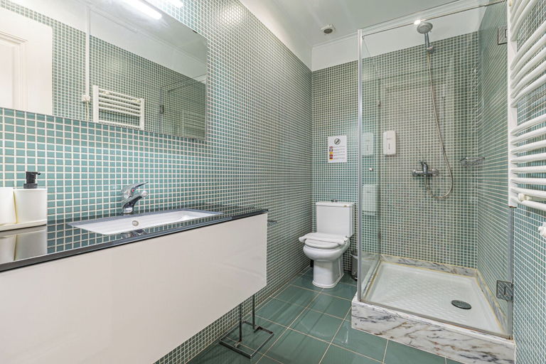 Bathroom 4, Santa Justa 24 Apartments, Lisbon
