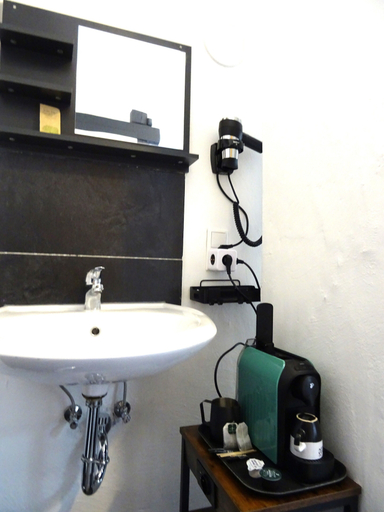 Bathroom 5, Eventhotel Ö-Cappuccino, Kitzingen